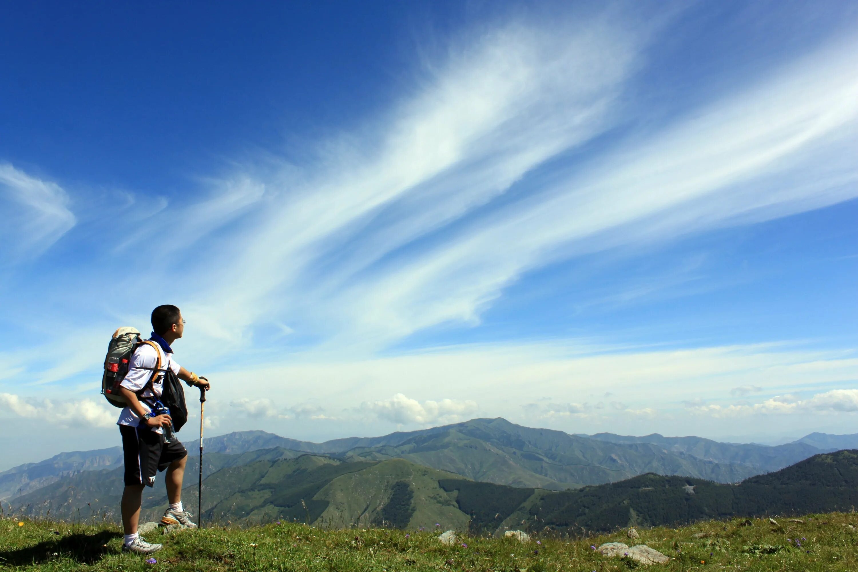 Sport tourism. Спортивный туризм. Туристы в горах. Прогулка в горах. Поход в горы.