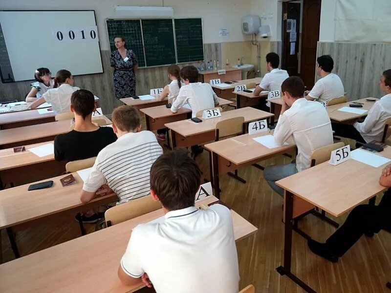 школьники на егэ. видео как проходят экзамены. экзамены в девятом классе. экзамен огэ. видео как проходят экзамены.