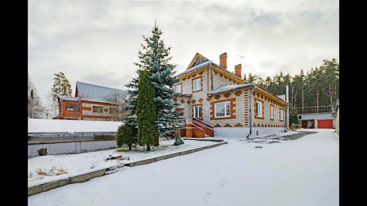 Посёлок красный свердловская область. Дом красная горка полевской. Красная горка полевской. Горки полевской. Красная горка полевской.