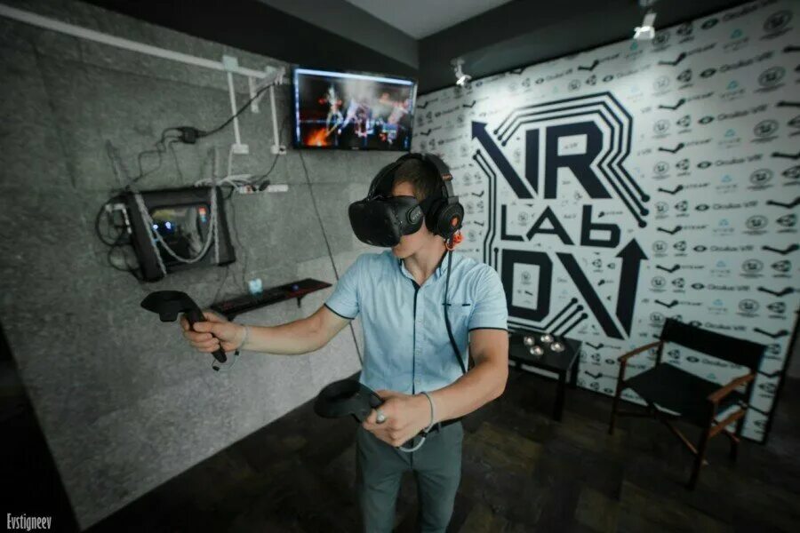 Vr long. Лаборатория виртуальной реальности. ВР лаборатория. Виртуальная реальность Владивосток. VR Lab Владивосток.