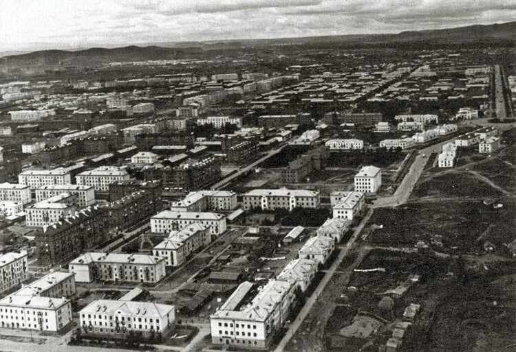 В каком году построили город. Старый город Комсомольск на Амуре. Комсомольск-на-Амуре города на Амуре 1940. Комсомольск на Амуре в 1940 году. Комсомольск-на-Амуре 1970.