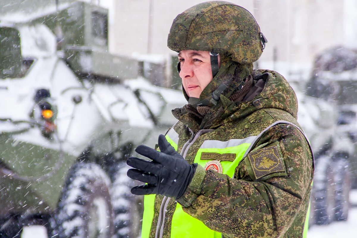 Войска связиста. Связисты ЗВО. Военный Связист. Связист Гражданский. Военные Связисты фото.