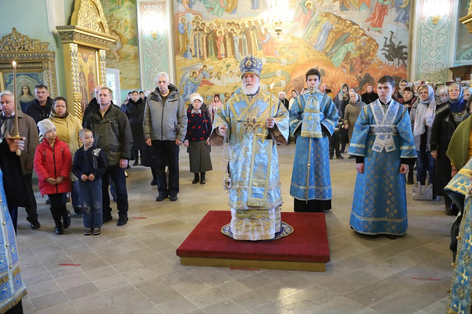 Всенощное бдение на благовещение. Флорист Успенского кафедрального собора Коломна. 6 Апреля всенощное бдение.