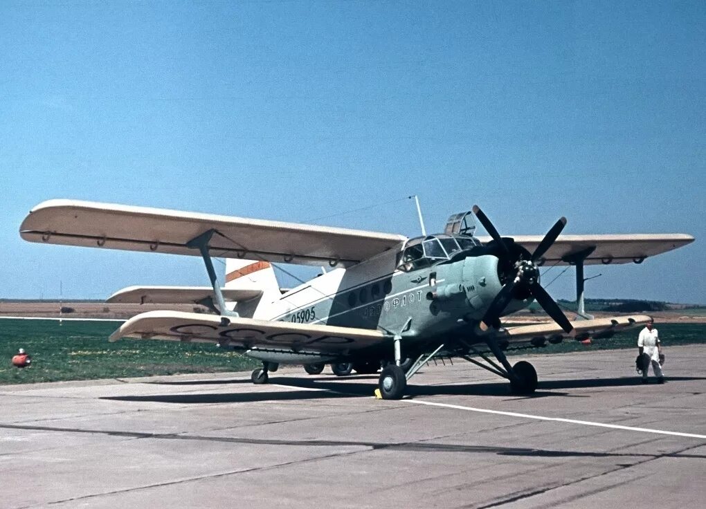 ан 1 самолет. ан-2м самолёт. ан 1 самолет. военный самолет ан2. самолет ан 2 сбоку.