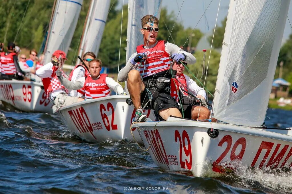 яхтсмен. ян куртыш академия парусного спорта. парусный спорт регата. парусный спорт в россии. парусный спорт для детей.