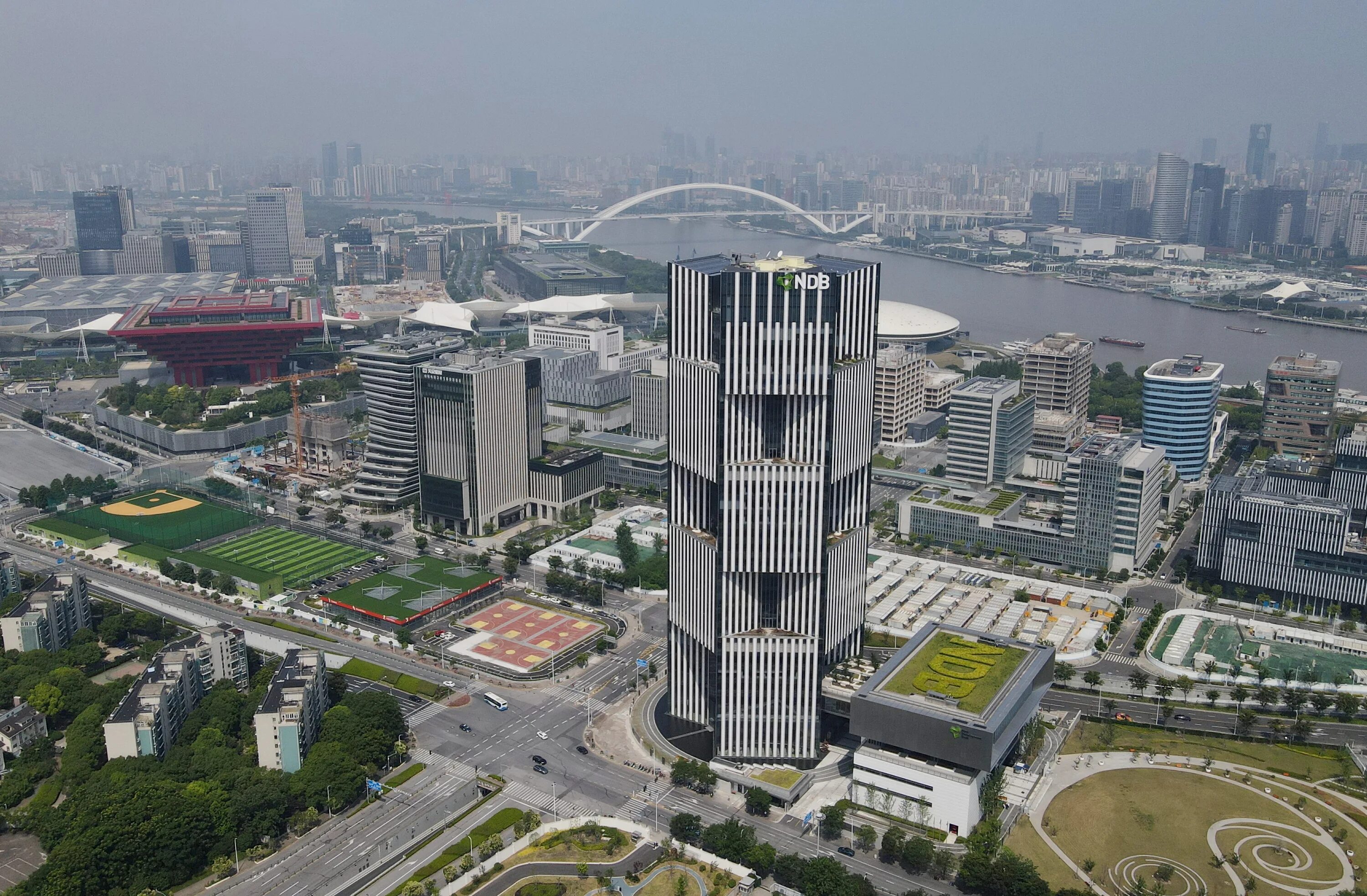 Брикс штаб квартира. Башня БРИКС Шанхай. Штаб БРИКС В Шанхае. Штаб квартира БРИКС. Банк БРИКС В Шанхае.