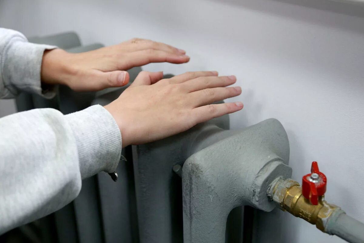 Отключили отопление и горячую воду. Отключение гвс и отопления. Отключение гвс и отопления. Внимание отключение отопления. Отключили отопление и горячую воду.