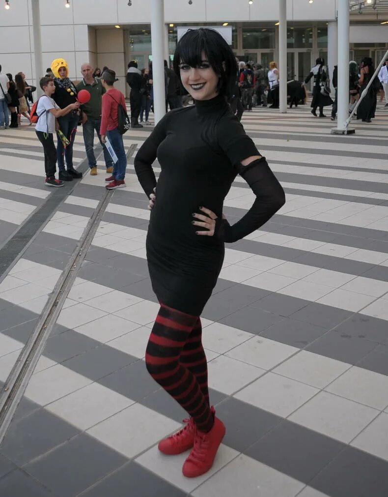 Mavis Dracula Cosplay. Мэвис косплей. Мавис Альварес. Мэвис Дракула косплей горячий.