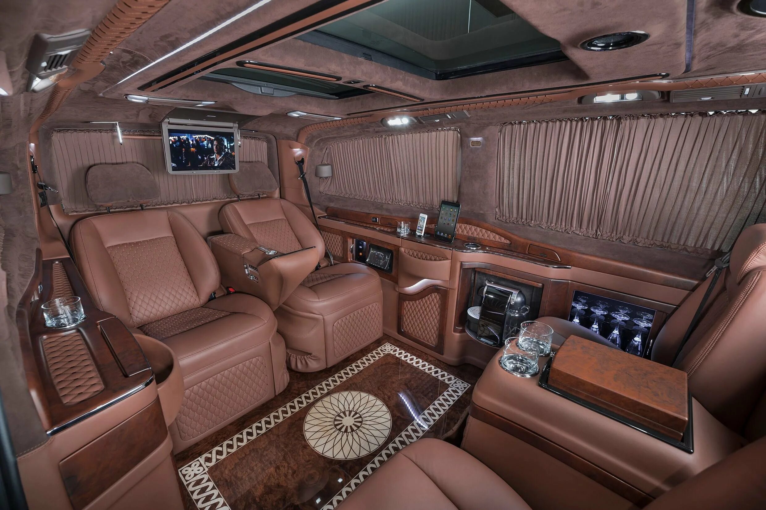 Микроавтобус майбах. Мерседес виано майбах. mercedes benz viano 2025 vip. mercedes benz vito 2025 салон vip. mercedes-benz viano maybach interior.
