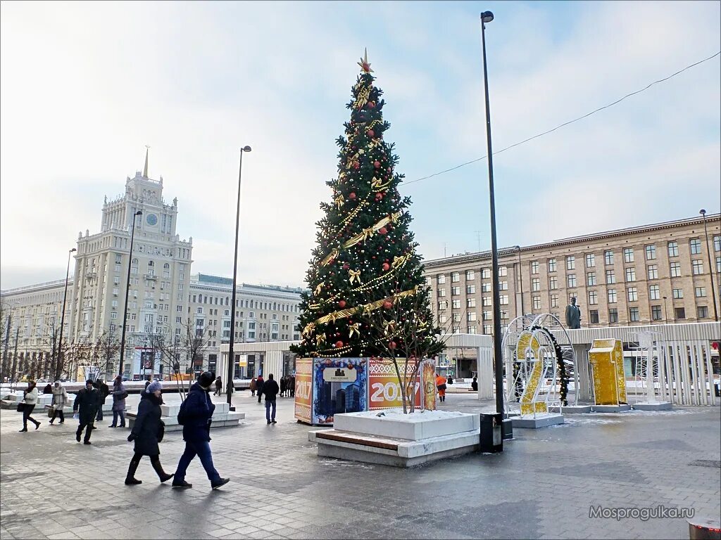 маяковская новый год. новогодняя елка на триумфальной площади. триумфальная площадь новогодняя. новый арбат новый год. триумфальная площадь в москве новый год.