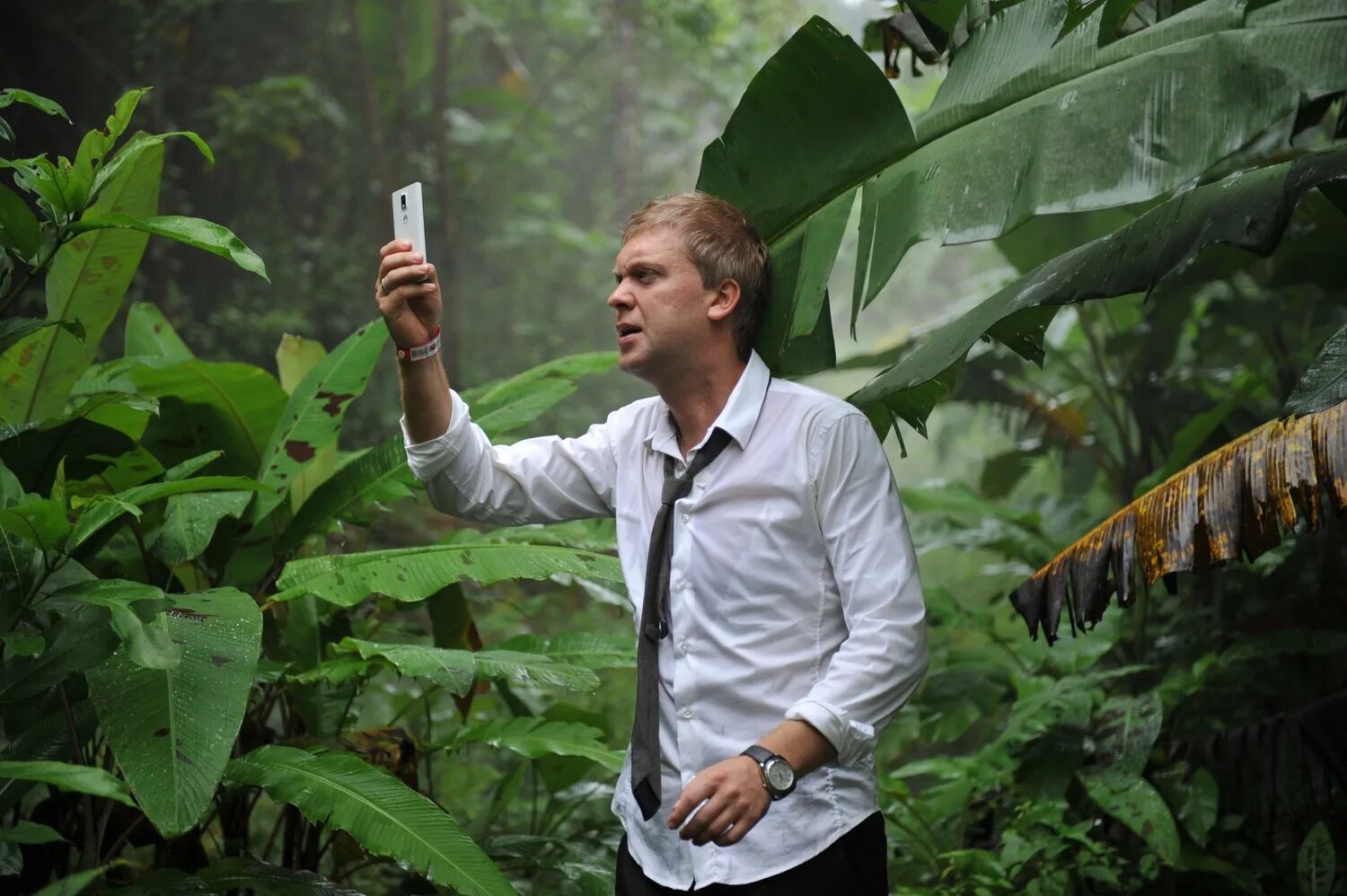 сергей светлаков джунгли. джунгли светлаков брежнева. сергей светлаков джунгли. джунгли фильм 2012. джунгли 2012 светлаков.