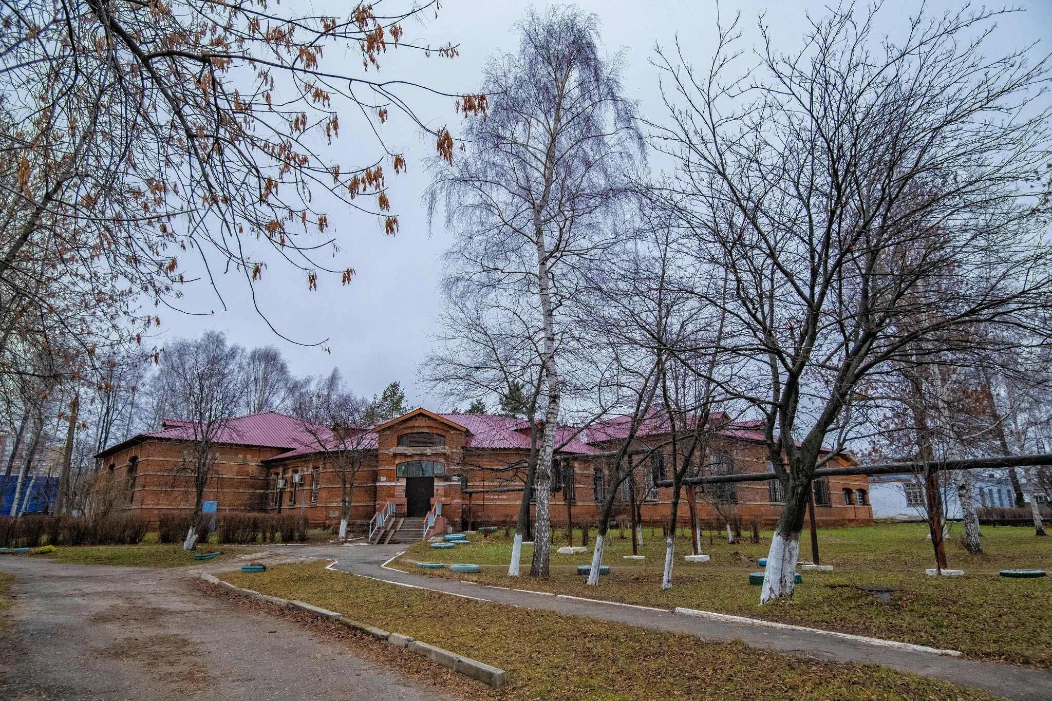 Областной психоневрологический госпиталь. Нижегородская областная психоневрологическая больница 3. Специализированная психоневрологическая больница поселок Заречный. Парк областной психоневрологической больницы 1 Нижний Новгород. Поселок Карамзина Ульяновск больница.