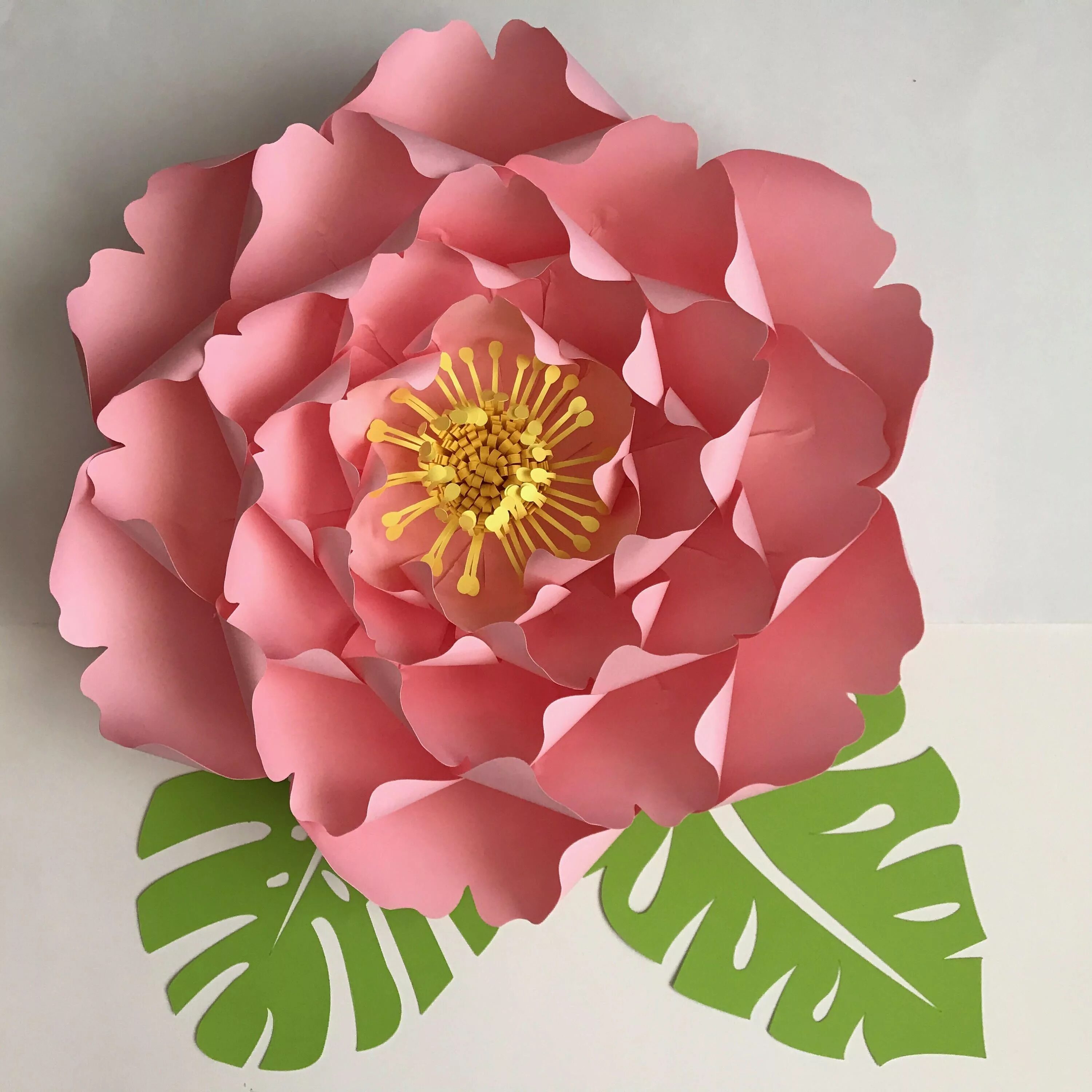 Объемные цветы на стену. Лоу поли цветы. Объемные цветы. Подделкииз бумаги цветы. Крупные цветы из бумаги.