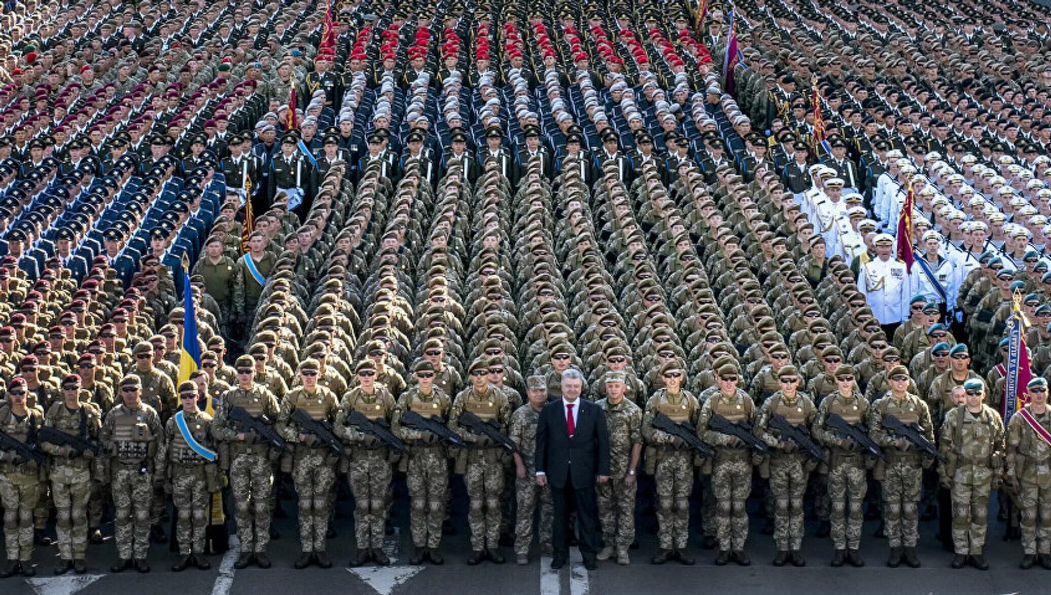 Сильная армия украины. Военный марш Украины. Украина парад 2018. Порошенко на параде. Порошенко парад 2018.
