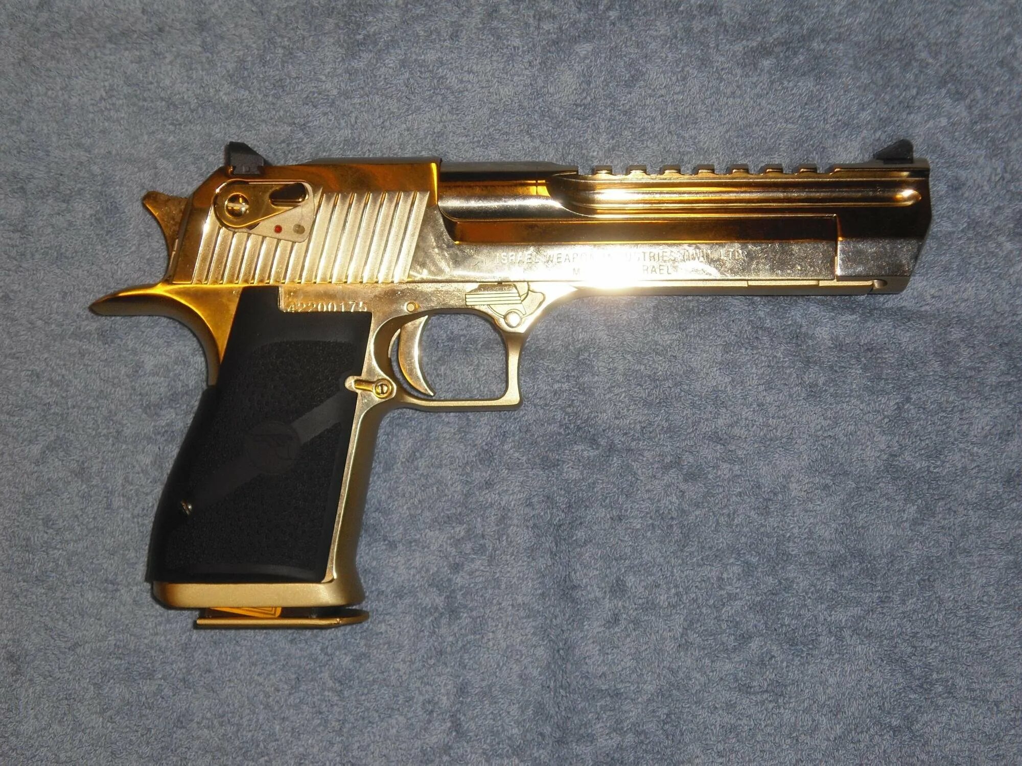 Голд дигл. Desert Eagle 50 AE золотой. Desert Eagle Mark XIX 50ae Gold. Desert Eagle MK XIX.