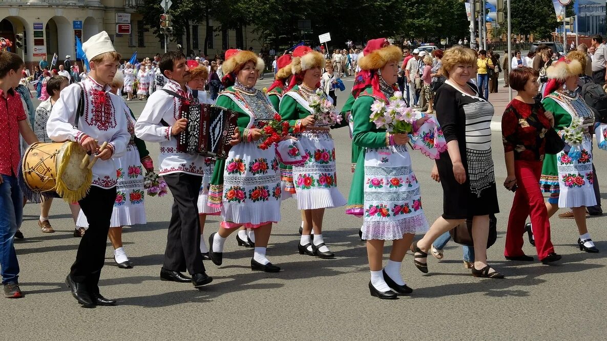 Пайрем йошкар ола. Пеледыш пайрем йошкар-ола. марийский праздник пеледыш пайрем. пеледыш пайрем праздник цветов. народные праздники марий эл пеледыш пайрем.