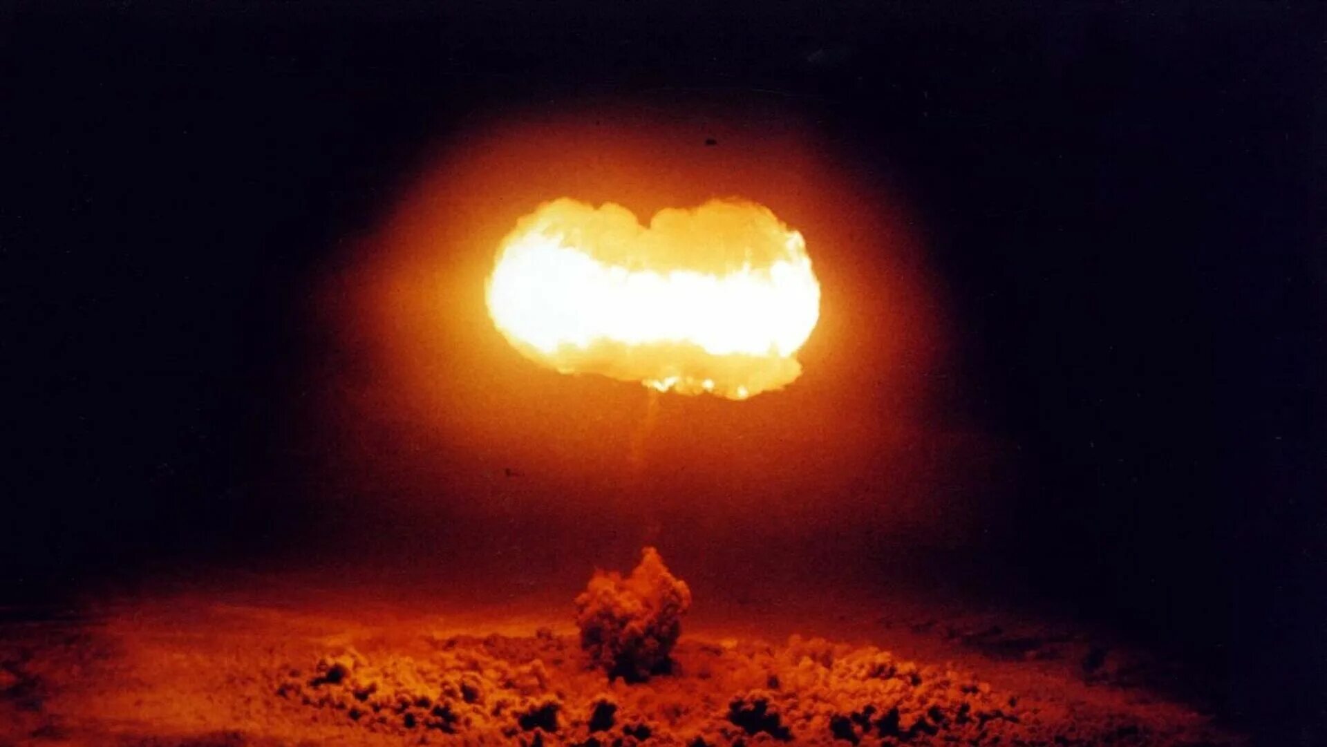 Ядерный взрыв. Ядерный взрыв на Украине. Взрыв ядерной бомбы. Ядерный термоядерный взрыв