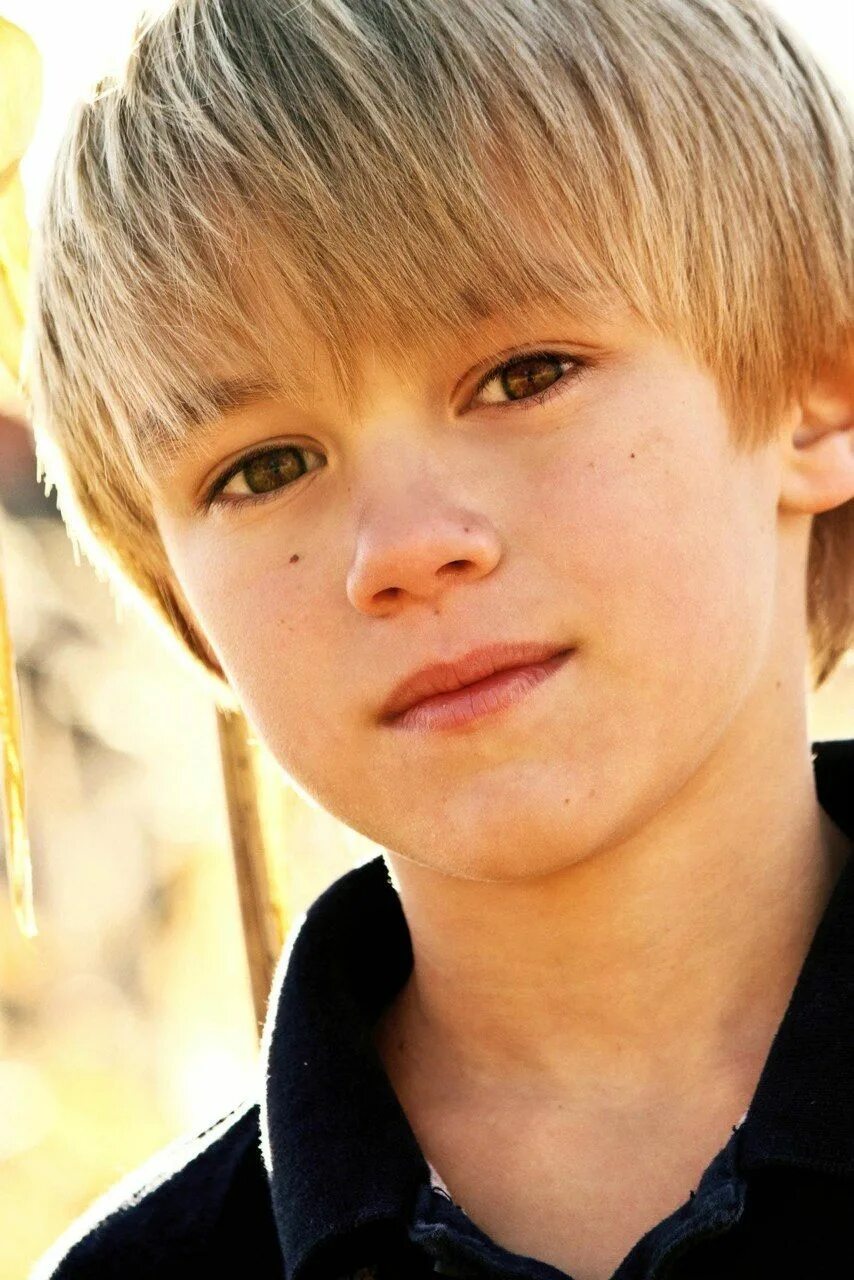Blonde ru. Маленький мальчик актер. Мальчик актёр 10 лет.