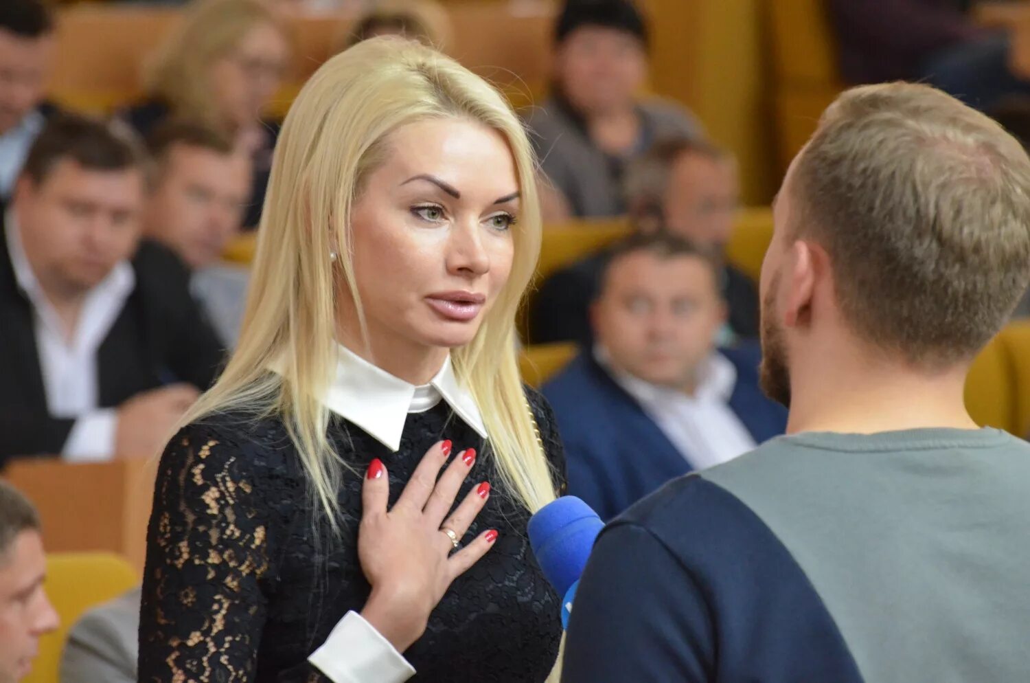 Аллахвердиева Украина депутат. Депутат есть слуга народа