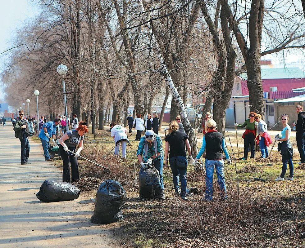 Субботник в выходной день законно ли. Субботник. Уборка города весной. Весенний городской субботник. Уборка территории.