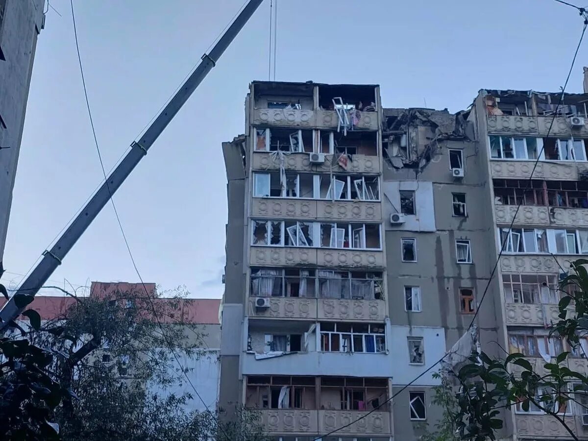 Новости украины 01. Многоэтажки. Киев сейчас. Удар ракеты в жилой дом в киеве. Разрушенный город.