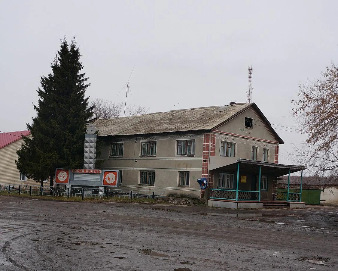 Администрация поселка октябрьский. Поселок Петровский Новосибирск. Поселок Петровский Ордынский район. Поселок Петровский Ордынский район Октябрьская. Администрация поселка.