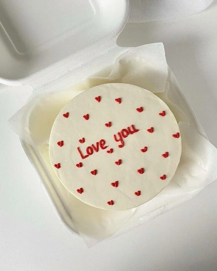 Торт на 14 февраля. Капкейки. Торт в виде сердца. Бнньо торт на 14 февраля. Мини тортики на день влюбленных.