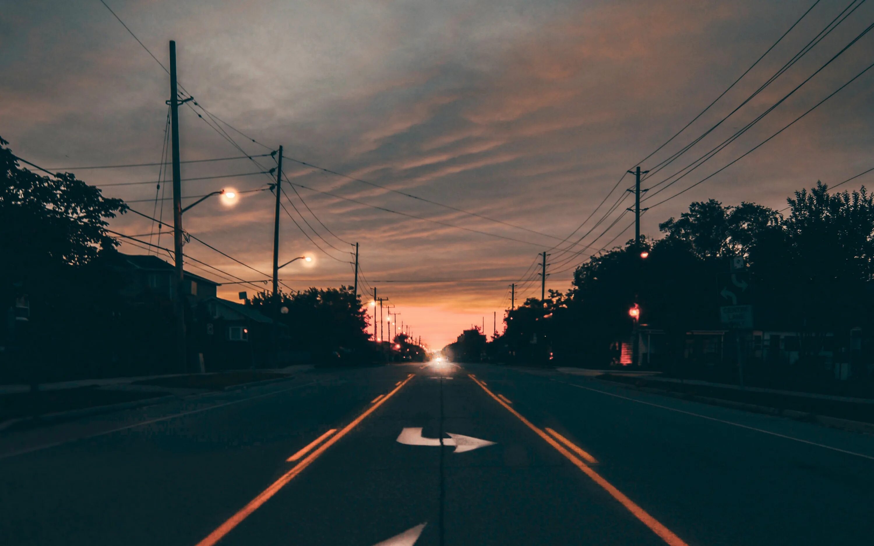 Дорога в городе. Улица вечером. Ночная улица с фонарями. Темная улица. 4 утра ночь улица.