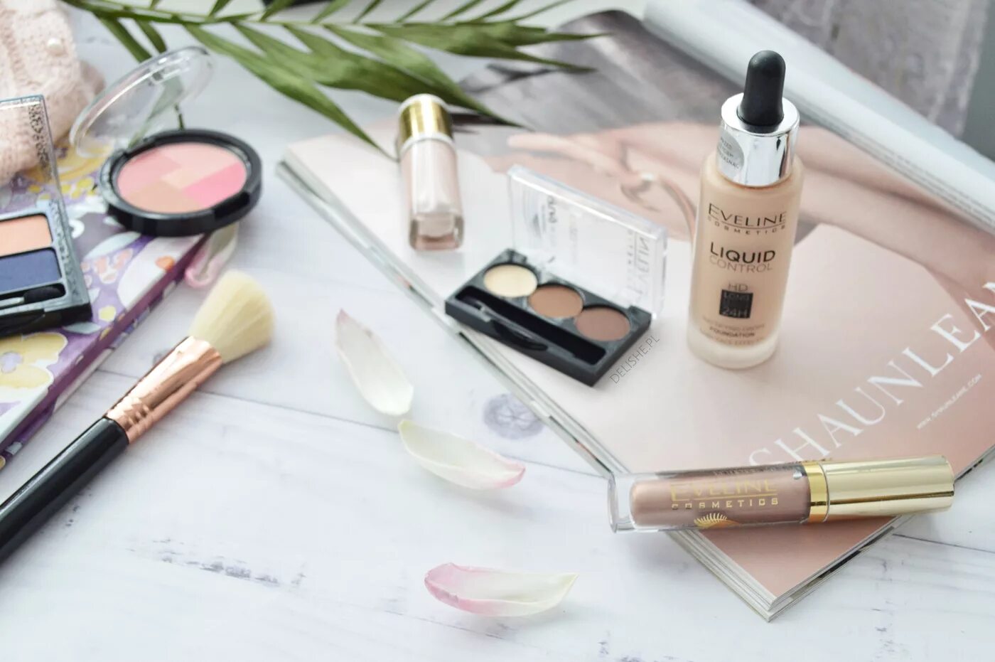 Eveline макияж. Eveline cosmetics косметика. эвелин косметика декоративная. eveline косметика реклама. польская косметика эвелина.