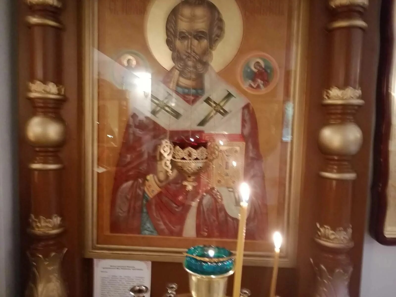 Николай угодник чудотворец в церкви. Поставить свечку онлайн виртуальная часовня бесплатно. Поставить свечку николаю чудотворцу. Виртуальная часовня всех святых онлайн бесплатно поставить свечку. Икона в церкви за здравие.