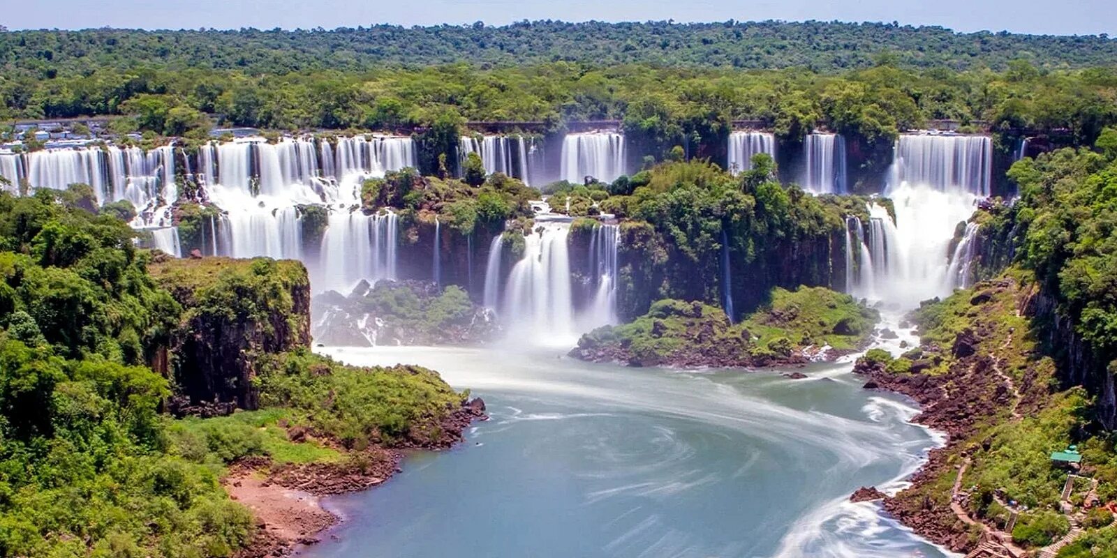 Водопады Игуасу Аргентина. Бразилия водопады Игуасу. Национальный парк Игуасу, Бразилия / Аргентина. Комплекс водопадов Игуасу, Аргентина и Бразилия..