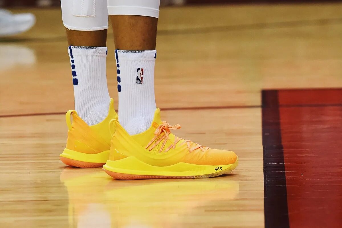 Карри 5. Curry Shoes. Stephen Curry Sneakers. Curry 5 Yellow.