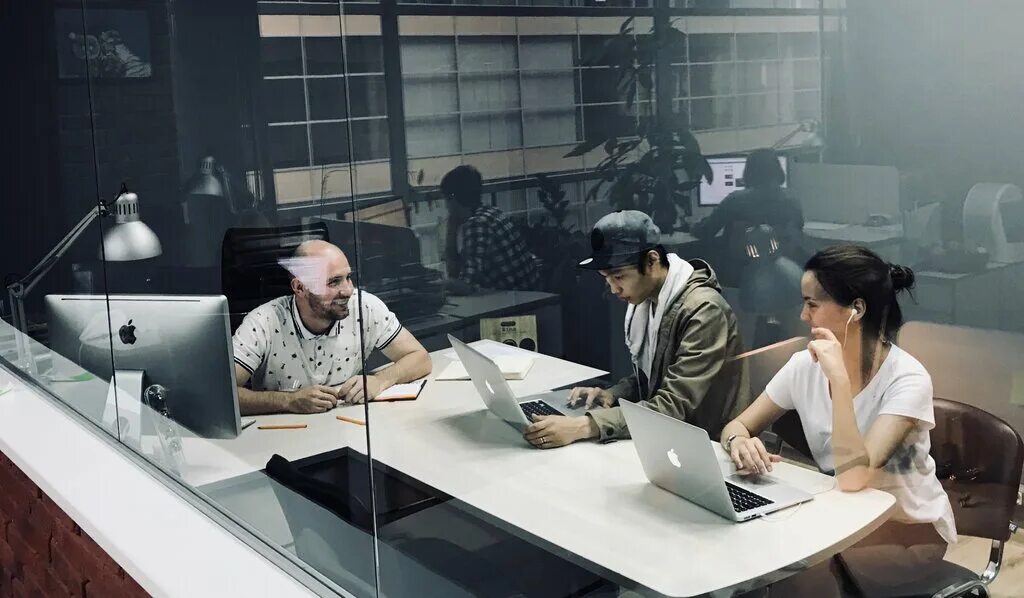 диджитал агентство москва. маркетинговое агентство. офис с сотрудниками. Digital агентство москва. диджитал агентство москва.