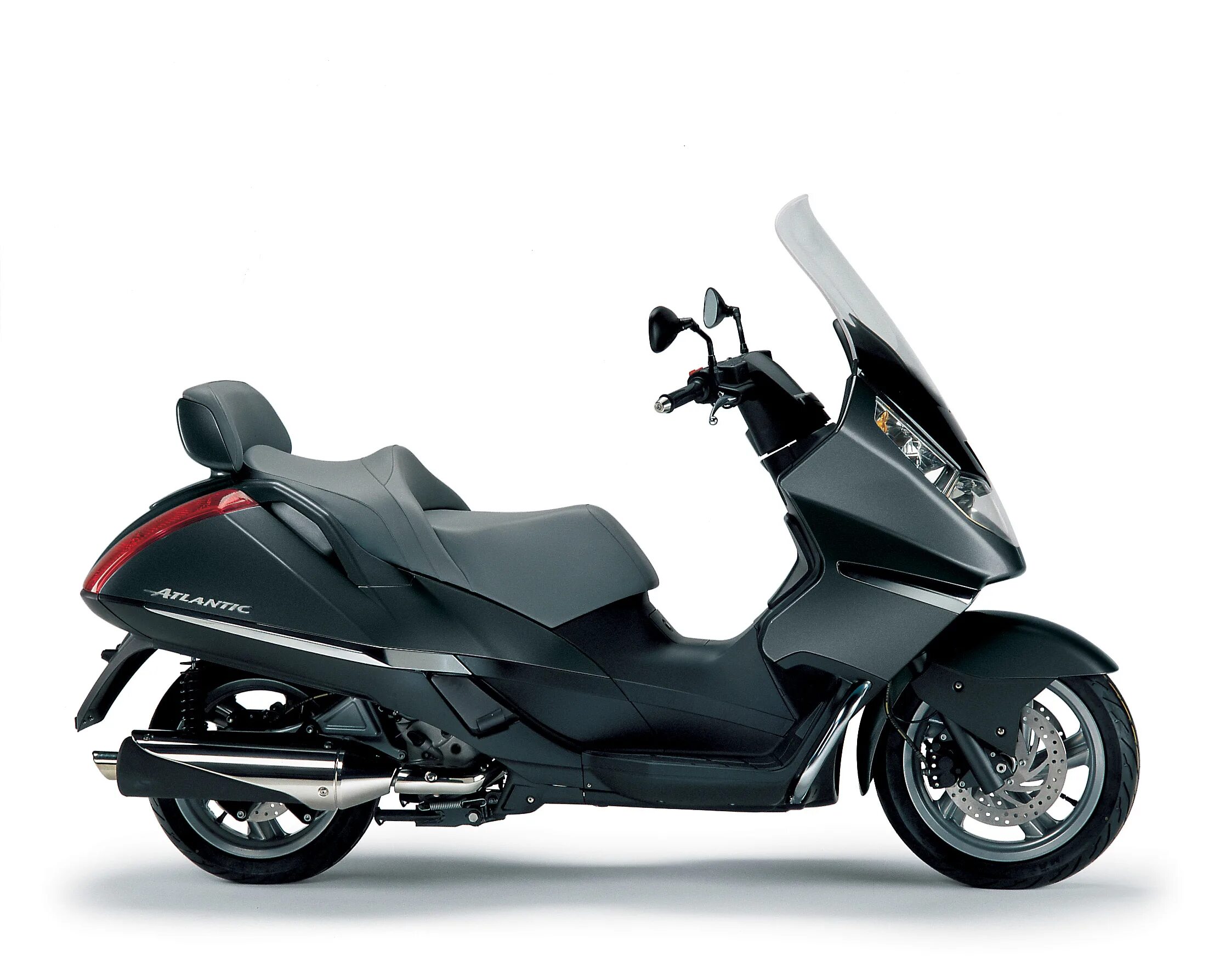 Макси скутер Априлия Атлантик 500. Скутер Aprilia Atlantic 500. Atlantic 500 скутер. Априлия Атлантик 500. Скутеры модельный ряд