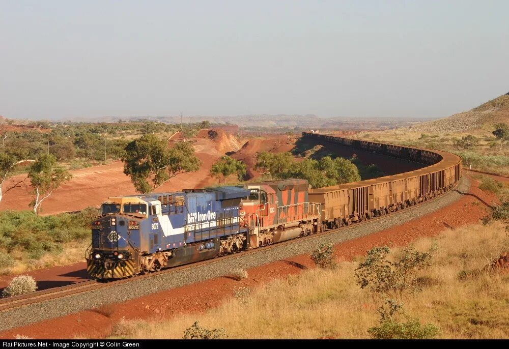 Поезд компании BHP Billiton Австралия. BHP Billiton самый длинный поезд. Самый длинный поезд в мире 682 вагона. Поезд горнодобывающей компании BHP Billiton.