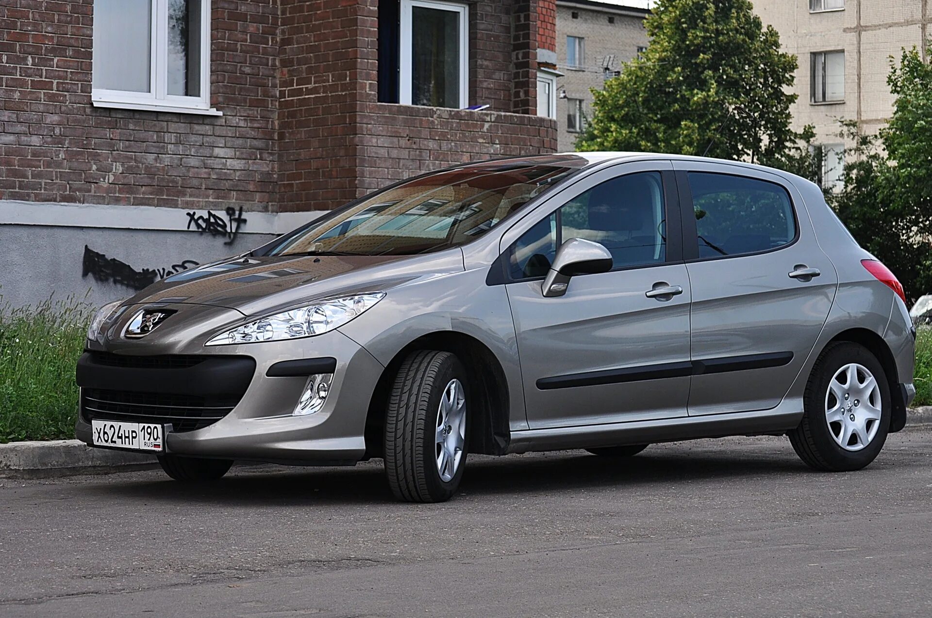 Какое пежо лучше купить. Пежо 308 хэтчбек. Peugeot 308 308. Пежо 308 дорестайл. Пежо 308 опер.