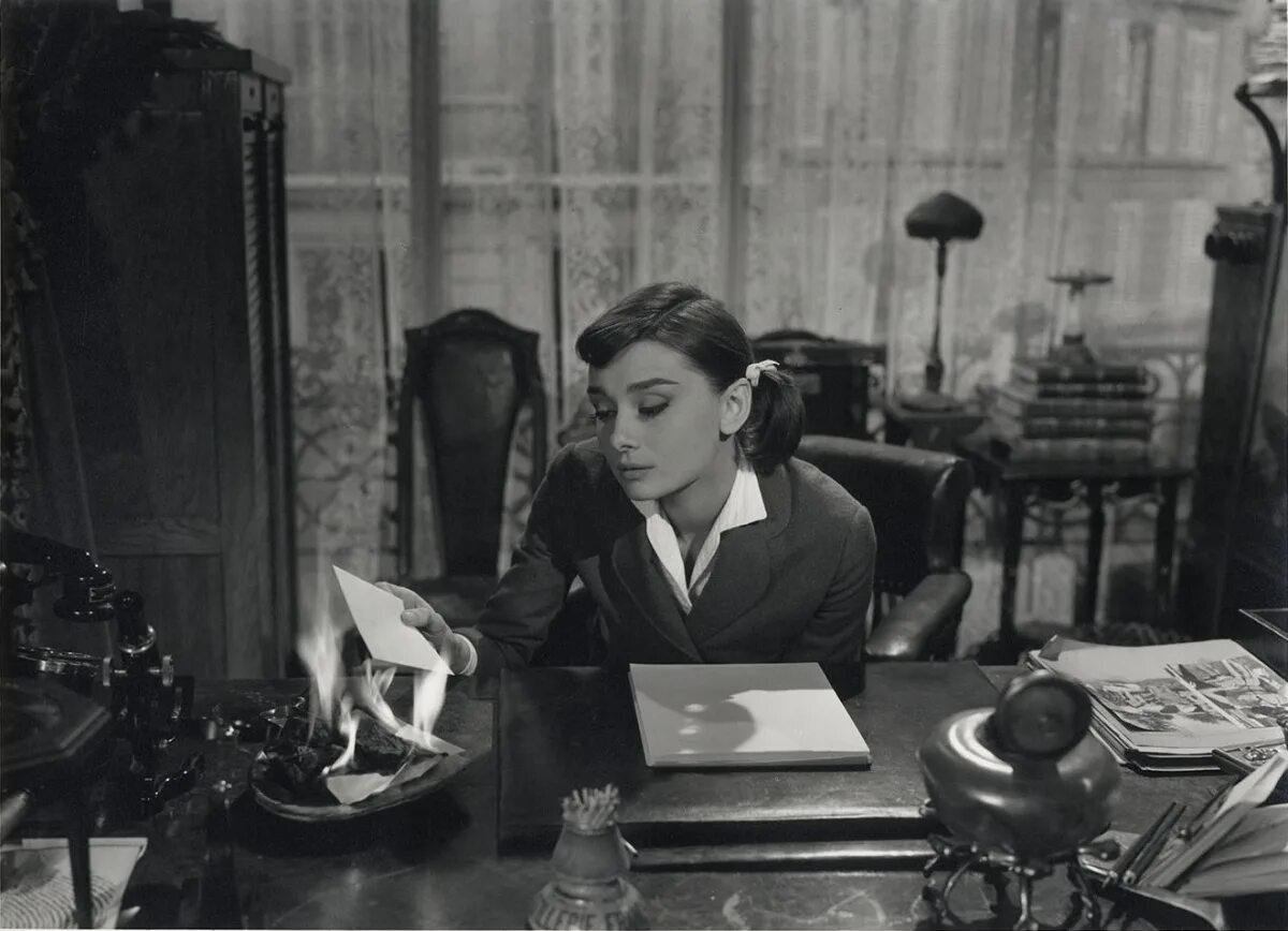 Then in the afternoon. Любовь после полудня фильм 1957. Одри Хепберн любовь после полудня. Любовь после полудня фильм с Одри Хепберн. Кадры из любовь после полудня с Одри.