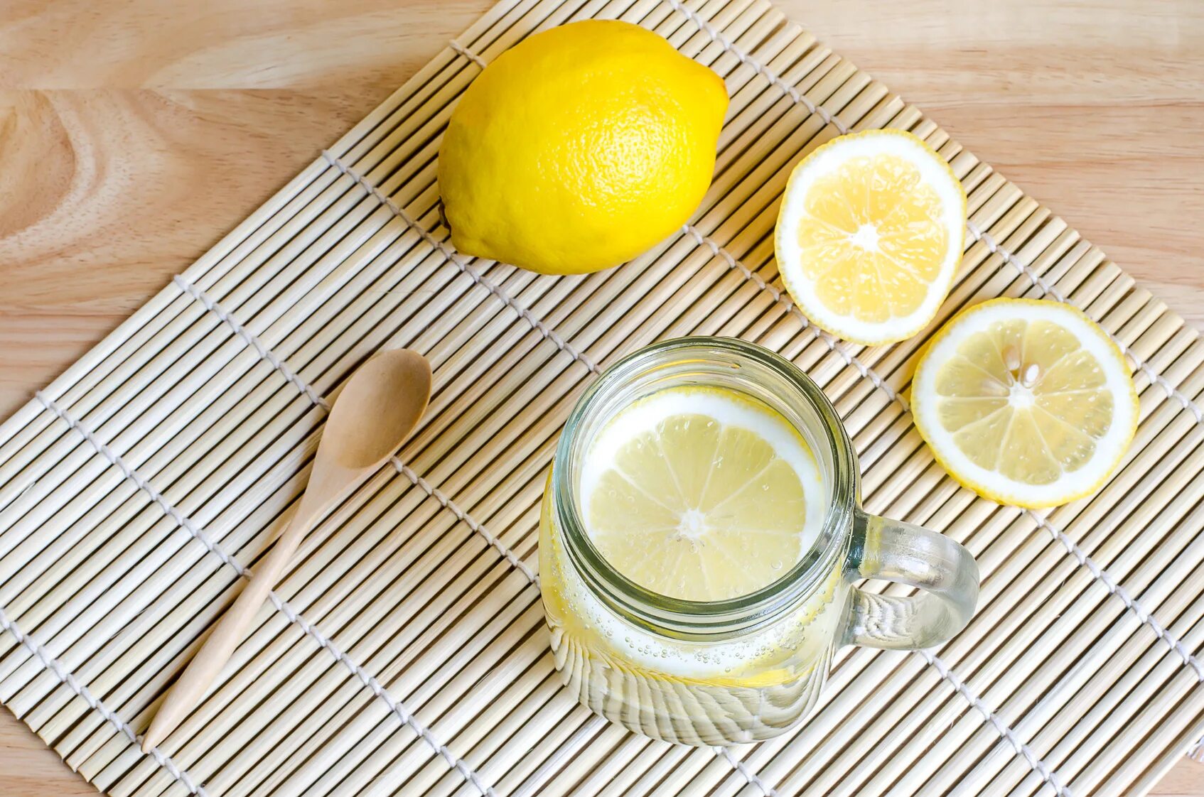Можно пить лимонный сок. Лимонный сок. Сода и лимонный сок. Сода пищевая и лимонный сок от. Сода гашеная лимонным соком.