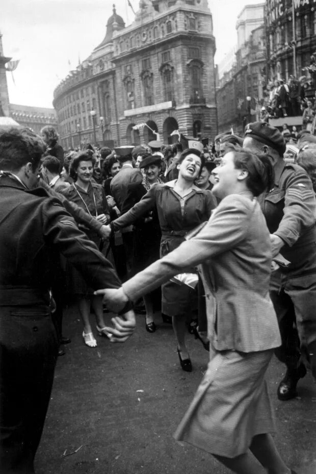 Ликование Победы 1945. 9 Мая 1945 года. Празднование 9 мая 1945. Победа 9 мая 1945 года.