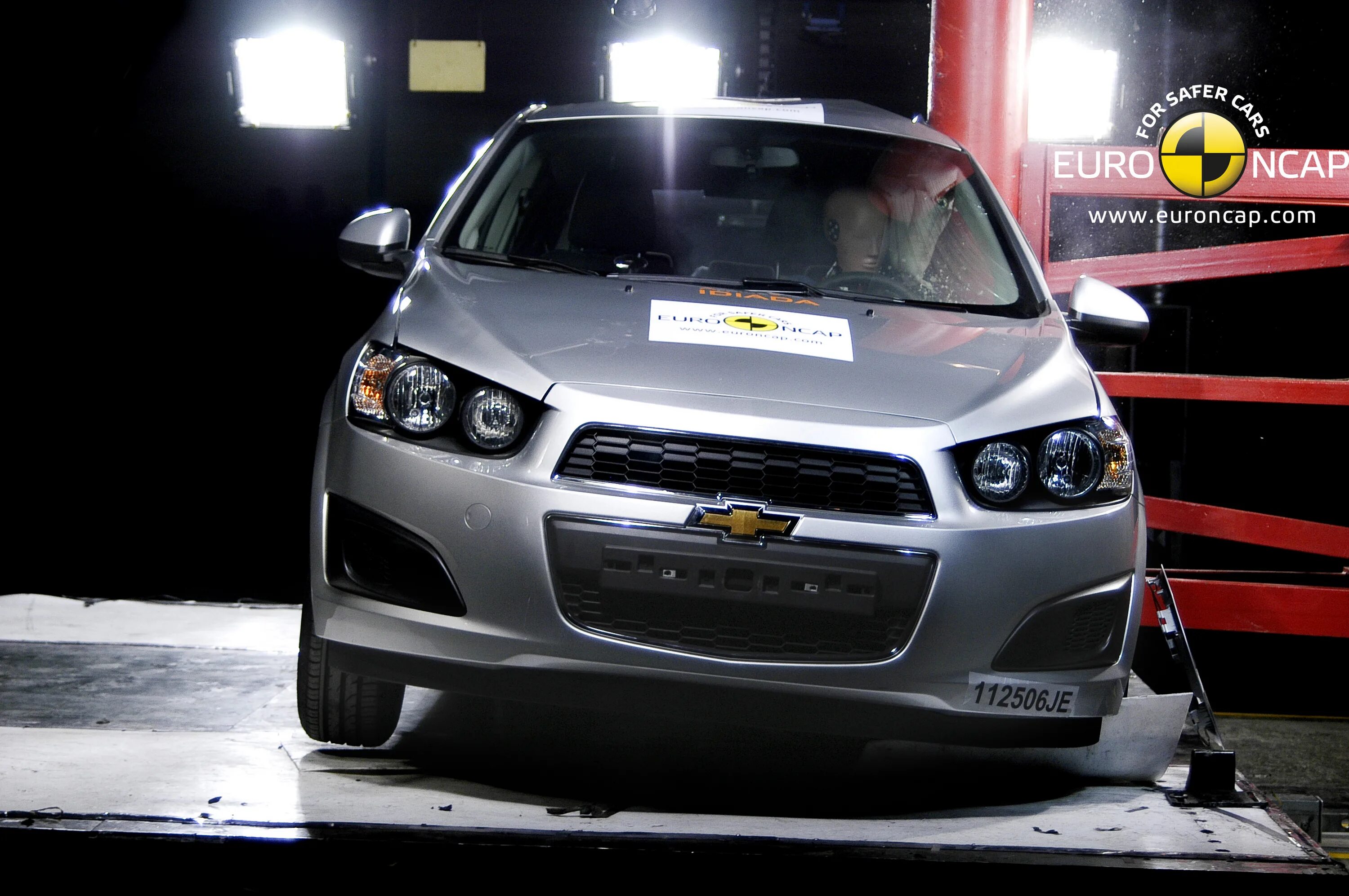 Безопасность шевроле авео. Chevrolet Aveo тест. Краш тест Шевроле Авео. Chevrolet Aveo 2022 года. Aveo t300 краш тест.