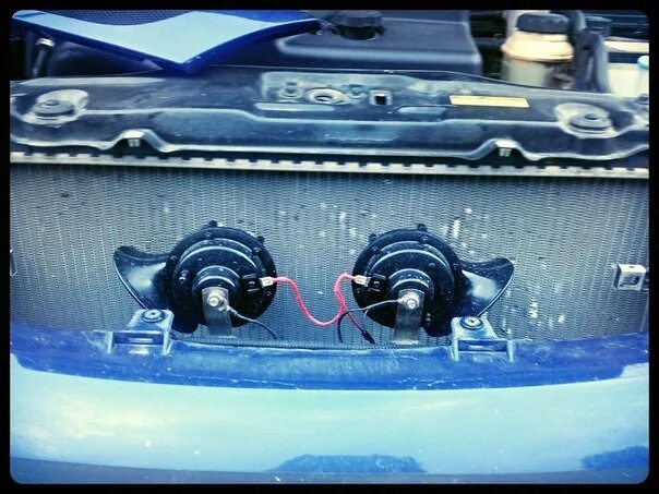 Сигнал шевроле лачетти. Разъём сигнала лачетти. Звуковой сигнал 48 вольт. Сигнал лачетти хэтчбек. Штатный сигнал лачетти.