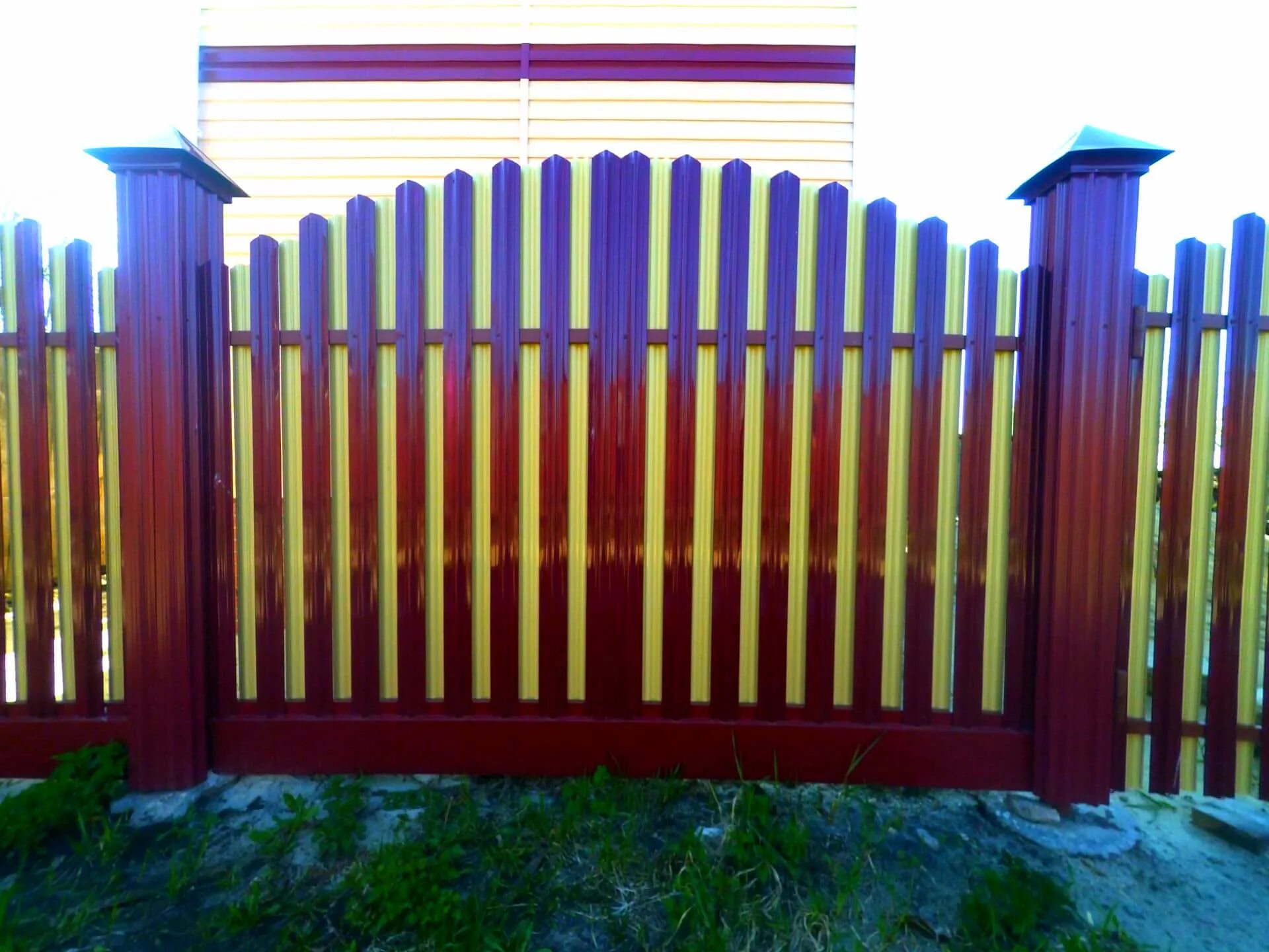 сделать забор штакетник