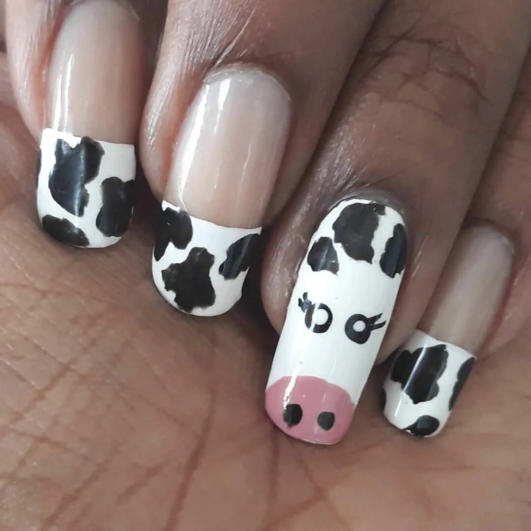 Маникюр коровка. Маникюр корова. Узор коровы на ногтях. Ногти коровка. Маникюр с коровьим принтом.