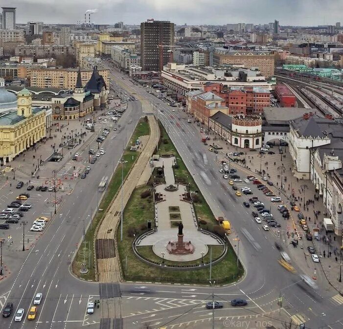 Московские 3 вокзала. Площадь трёх вокзалов в Москве. Комсомольская площадь 3. Комсомольская площадь Москва. Москва Комсомольская площадь площадь 3 вокзалов.