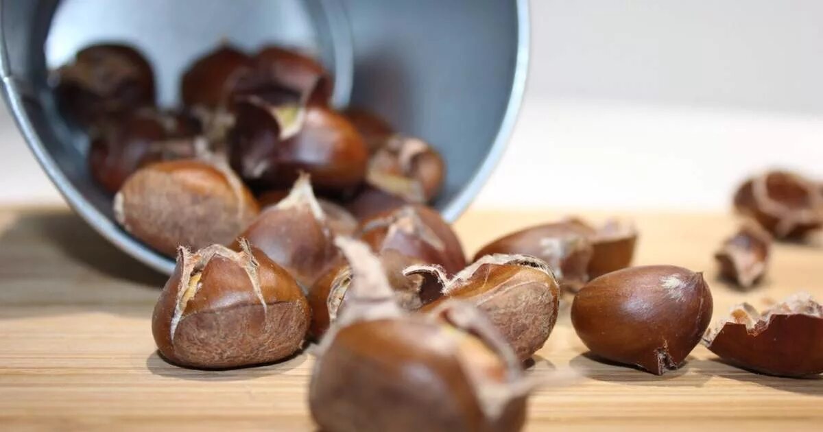 Как запечь каштаны в духовке. Как запечь каштаны в духовке. Печеные каштаны. Блюда из каштанов крем. Надрез на каштанах.