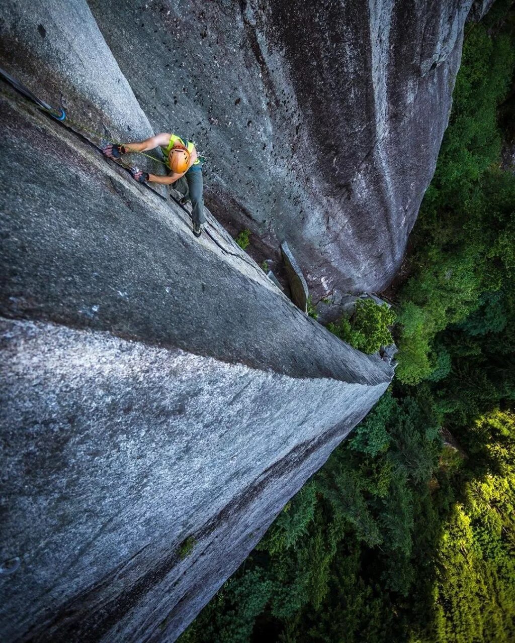 Rock climbing скалодром. Самохват в альпинизме. Нораванк скалолазание. Скалолазание места. Скалолазание.
