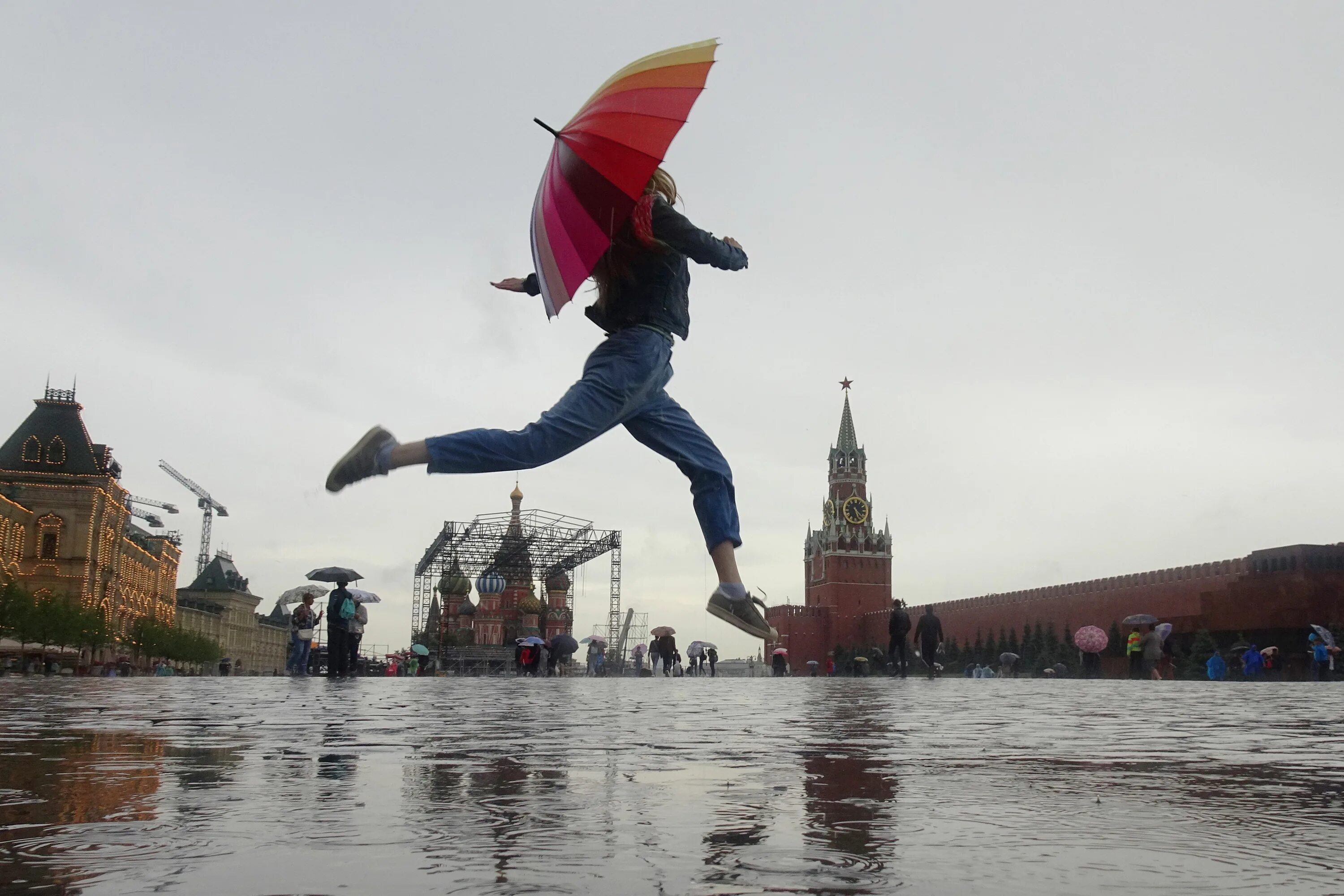 Выходные в мск. Выходные в городе. Выходные в столице. Ветер в Москве. Лето в столице.