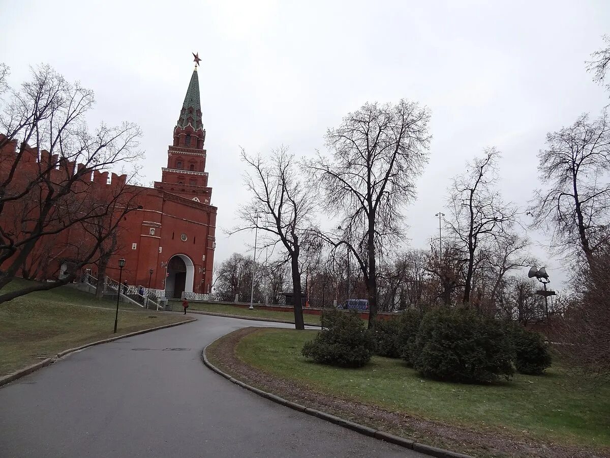 Боровицкая (Предтеченская) башня. Александровский сад Боровицкая башня. Боровицкая башня Московского Кремля. Боровицкая башня «Александровский сад», г.Москва.