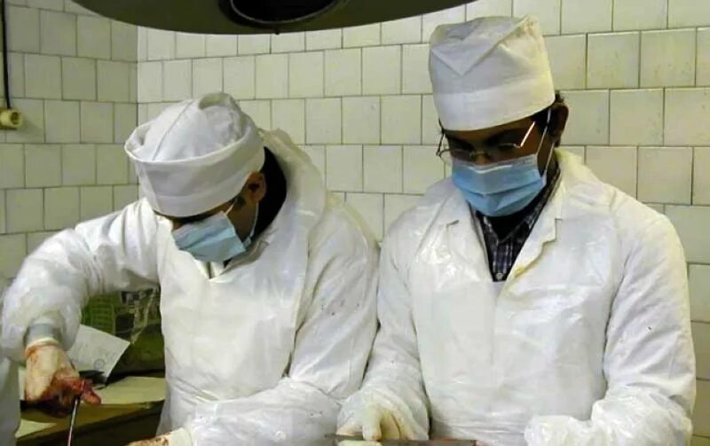 Исследование трупов экспертиза. Судебно-медицинская экспертиза. судебно-медицинский эксперт. удебно-медицинской эксперт.