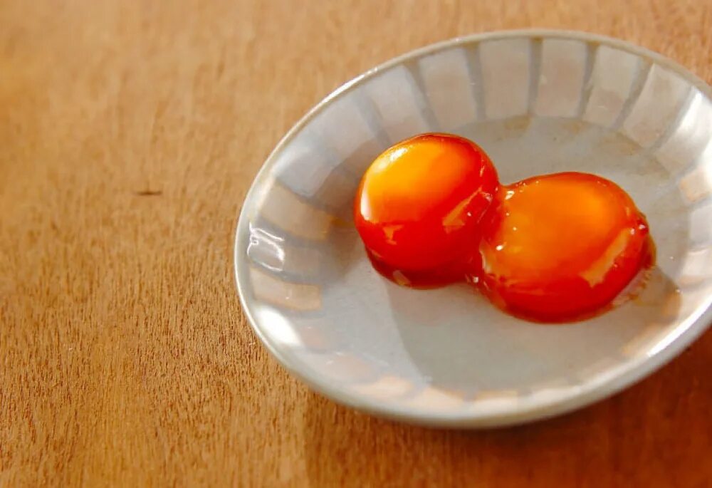 Маринованные яйца. Маринованные желтки. Вареные яйца. Яйцо адзитама. Маринованное яйцо.